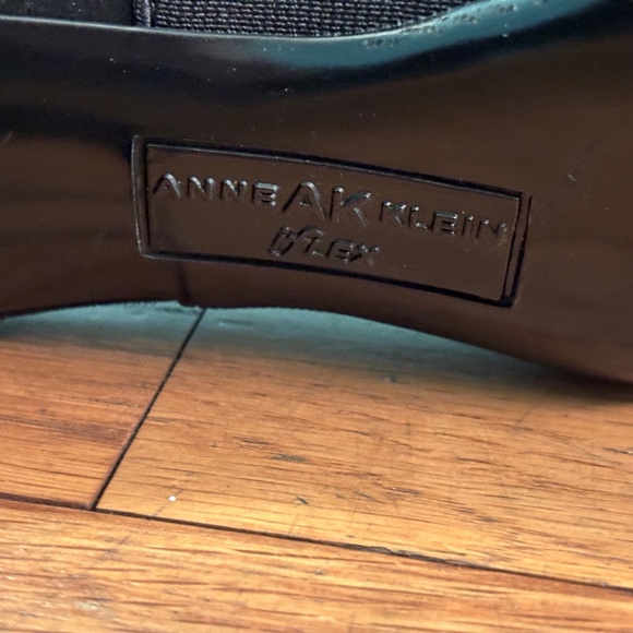 Black Anne Klein dress shoes - Picture 5 of 8
